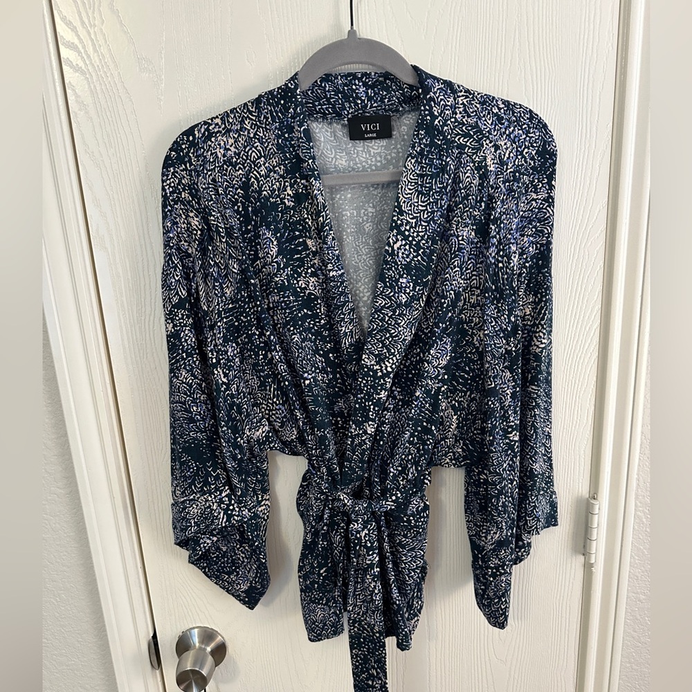 Vici tie kimono top